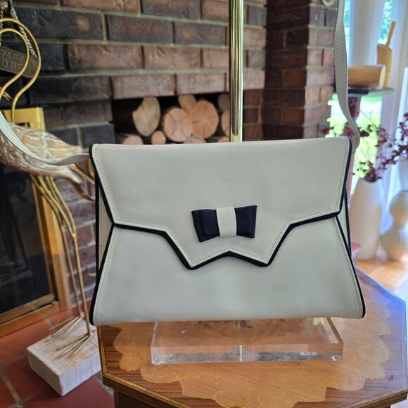 Holt Renfrew - Vintage White & Black Leather Crossbody Purse with Bow Detail​ - Picture 3 of 15